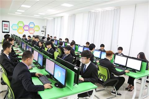 北京新華電腦學(xué)校 以專業(yè)優(yōu)勢(shì)賦能計(jì)算機(jī)網(wǎng)絡(luò)技術(shù)人才培養(yǎng)